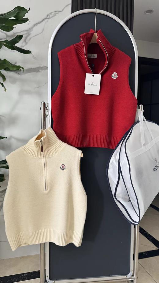 F011631柔软舒适高领半拉链宽松廓形针织背心 商品图4