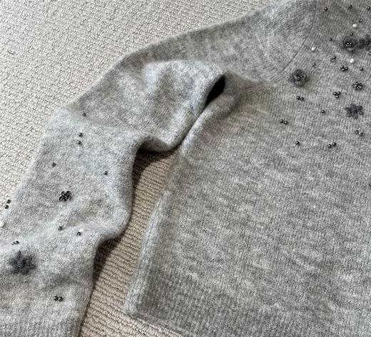 【来点不一样的】可意会不可言传～唯一！高端线！柜3900+！2026秋冬款施华水钻勾花针织开衫！ 商品图1