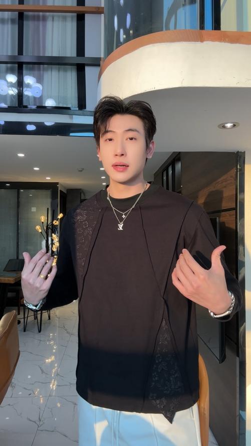 T5094SDSA男士秋冬新款痞帅男装潮牌褶皱花卉拼接圆领长袖T恤百搭宽松 商品图0