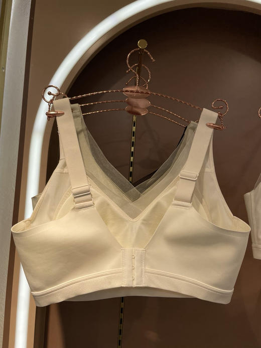 【适合小胸】最新研发  【光面绸缎蚕丝纯乳胶杯内衣】峰度专柜正品内衣 顶Ji养护舒适内衣 抑菌防螨 3⃣️0⃣️0⃣️0⃣️➕个透气孔 解放胸部舒爽 商品图4