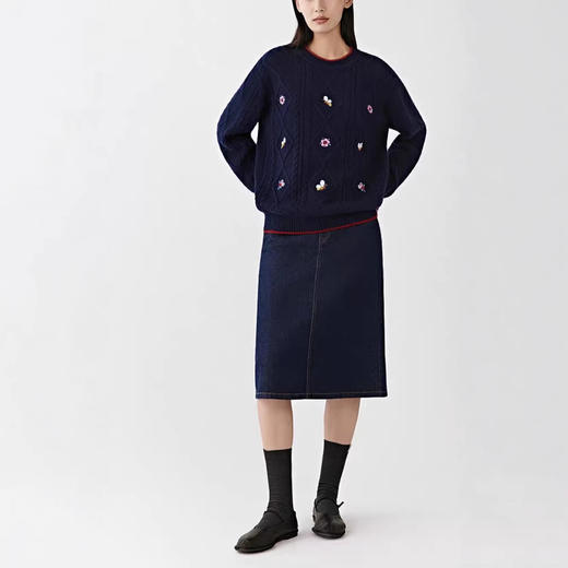 【来点不一样的】可意会不可言传～新年系列！横扫！柜3996+！2026秋冬高级感刺绣提花圆领针织衫！ 商品图1