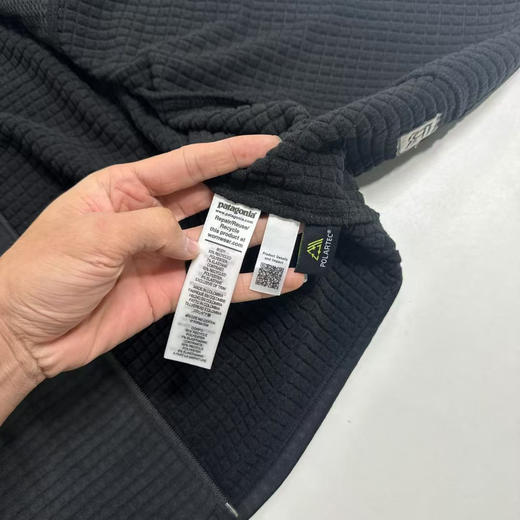 原单正品 Patagonia巴塔哥尼亚男士抓绒马甲R1，一件能陪你征服山野与都市的温度管理神器！

蓝色/黑色 S-XXL 商品图10