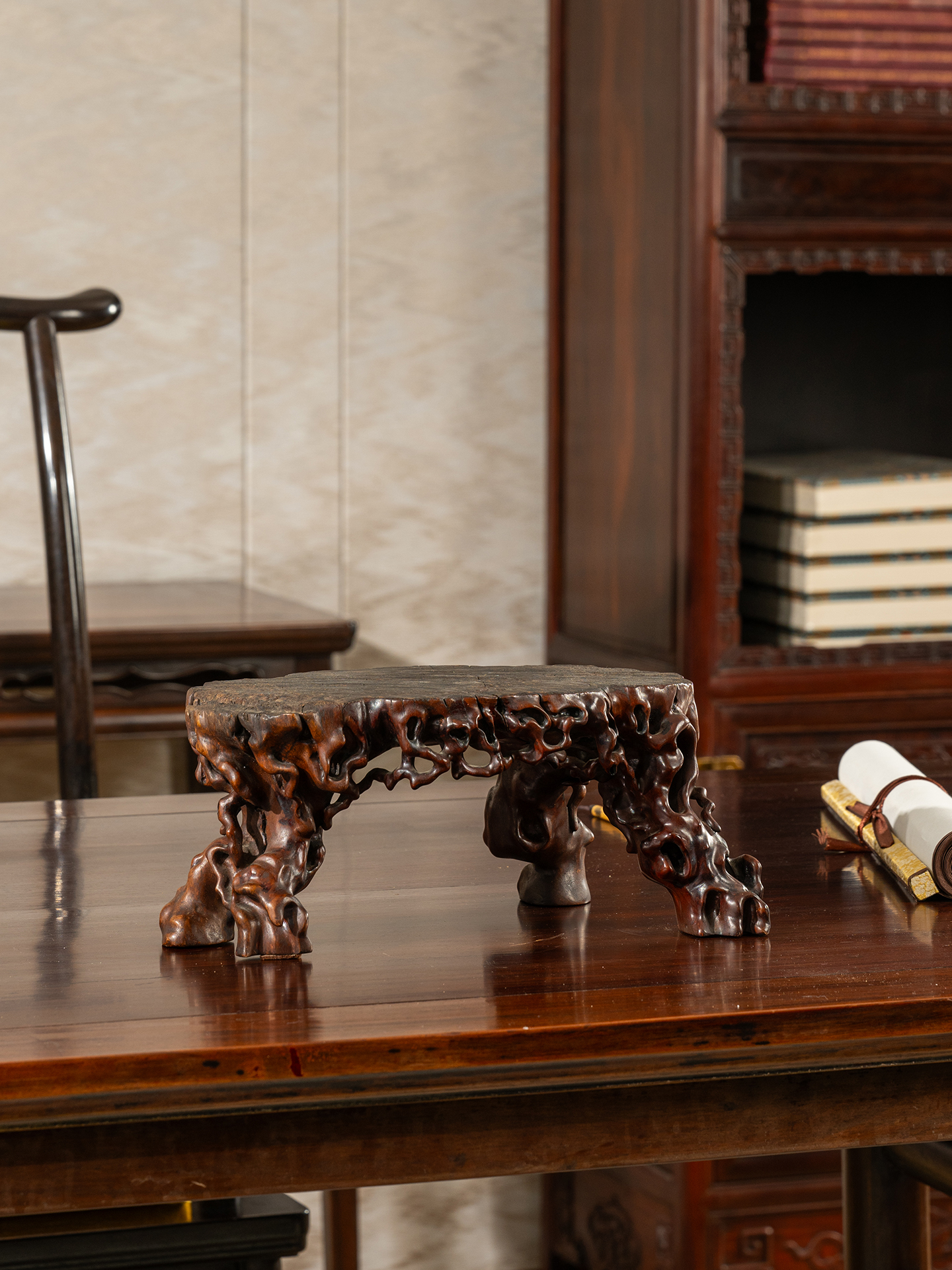 清	龙眼木根结形四足器座