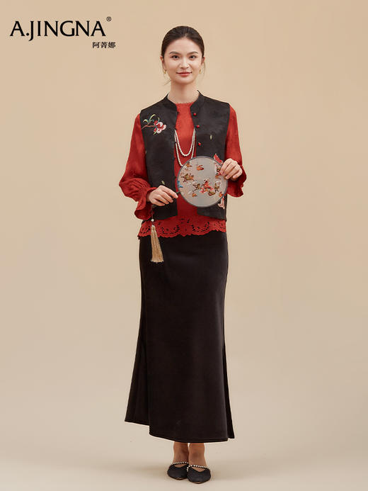 【新中式苏绣】阿菁娜冬季新款新中式苏绣金鱼纹刺绣马甲立领剪裁配玛瑙扣收藏级领奢华马甲F30D203029 商品图7