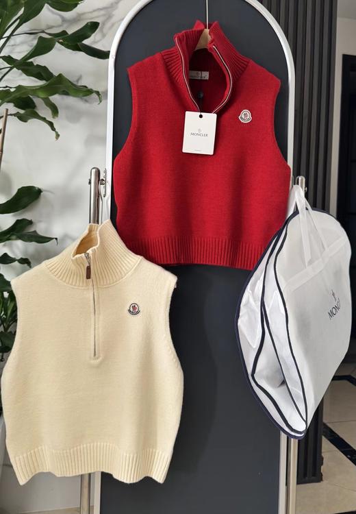 F011631柔软舒适高领半拉链宽松廓形针织背心 商品图3