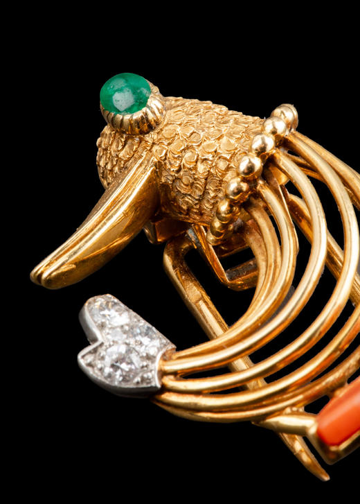 独角鹿西洋古董1960年代法国顶级珠宝品牌卡地亚出品小鸭造型18K黄金白金镶嵌珊瑚祖母绿及钻石胸针 商品图4