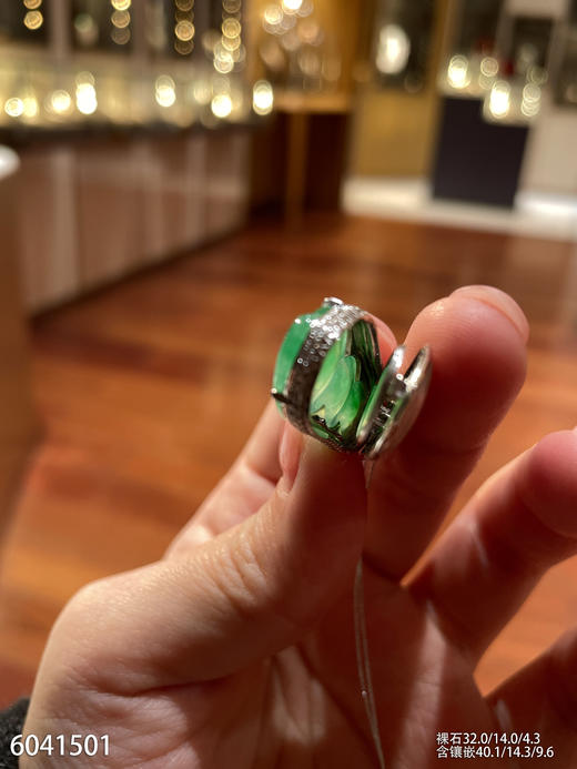 6041501，福豆吊坠。具体价格微信咨询 商品图6