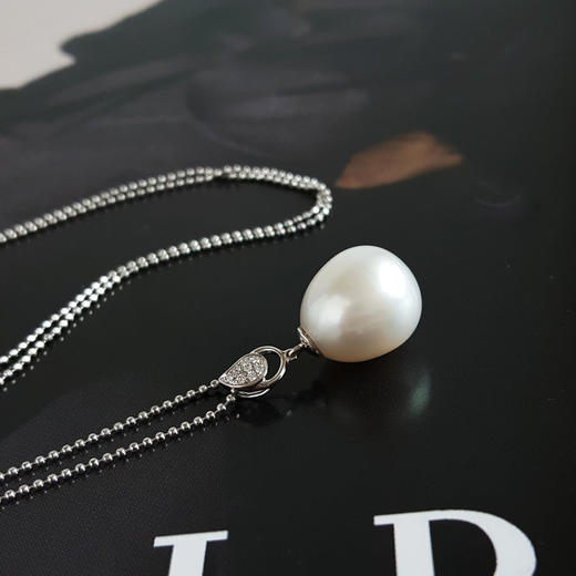 【天然正品】AU750白金镶钻镶天然约13.4*11.1MM白色海水珍珠吊坠项链吊坠：23.0*11.1*11.1MM / 项链：43CM（长度可调节）311225NJM50 商品图2