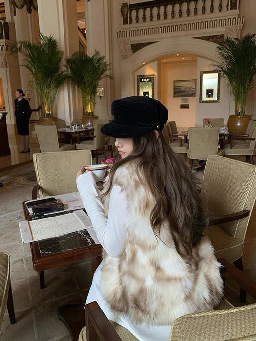 【3-7天发货】暖fufu韩女云朵马甲，毛茸茸的质感!上身非常显白显气色，内里复合麂皮绒，手感丰盈蓬松暖fufu的 商品图5