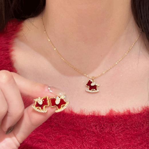 【下单赠幸运红绳1条】“王府井百货在售” 美国品牌 NATURALLY JOJO 摇摇来財小马项链/耳环2件套 925银针 时尚百搭 精致可爱 商品图2