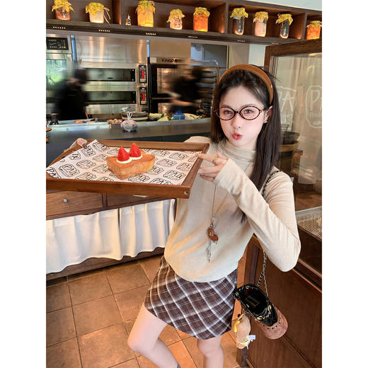 【110元任选2件】现货！韩系半高领修身打底T恤上衣 商品图0