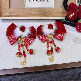 L红饰品（花色随机）