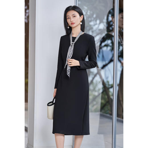 米思阳2025冬季 内里亲肤一体绒 小黑裙通勤优雅气质修身显瘦连衣裙女4957/5159 商品图8