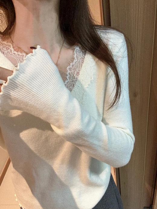 <曾小咸推荐> 蕾丝边拼接V领长袖 日常139/件 活动价89.99！【预售款，预计3-15天发货】 商品图1