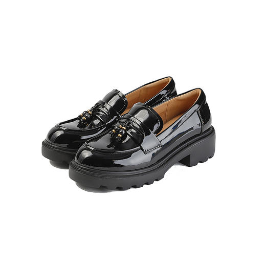 【上新】伊伴2026春季波嬉风串珠镜面漆皮厚底学院/职场乐福鞋B26178013 商品图5