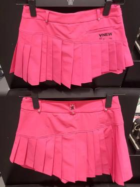 Anew家新款女士短裙来啦！不规则长度百褶设计更stylish，同色短裤打底接受度更高，最新一季限定款 ！ 两色入，对比色具有强烈的视觉冲击感！❤️多处印花➕铆钉，充满着甜酷的感觉！