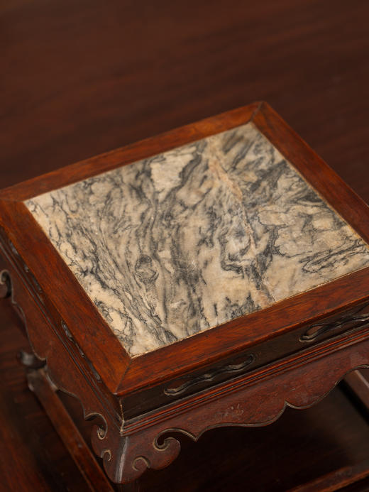 清中期	黄花梨镶云石云纹三弯腿带托泥四足方形器座 商品图4
