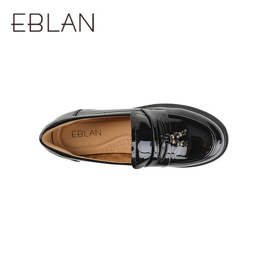 【上新】伊伴2026春季波嬉风串珠镜面漆皮厚底学院/职场乐福鞋B26178013 商品图2