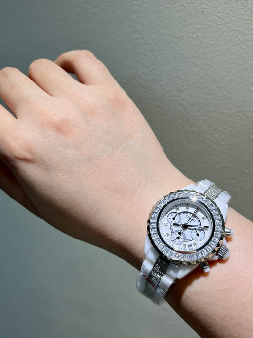 满钻🌟CHANEL·香奈儿J12·【六针瑞士纯进口机芯石英】33mm➕纯净T方石➕表带镶钻款‼️奢华代表 超闪水钻 手工镶嵌工艺，正品原版开模，打磨精良 做工精细，乃精品中的精品❕❕❕ 商品图9