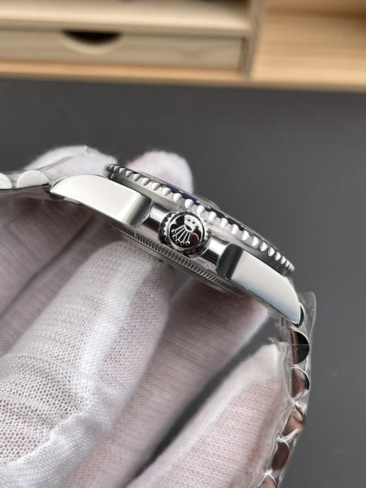 Vs国米圈『蓝黑圈➕格林尼治』巅峰复刻！VS 劳力士GMT格林尼治米兰圈震撼登场，在复刻腕表领域，细节与品质的较量永无止境。VS 全新力作——劳力士GMT格林尼治米兰圈，搭载丹东3285机芯❕❕❕ 商品图3