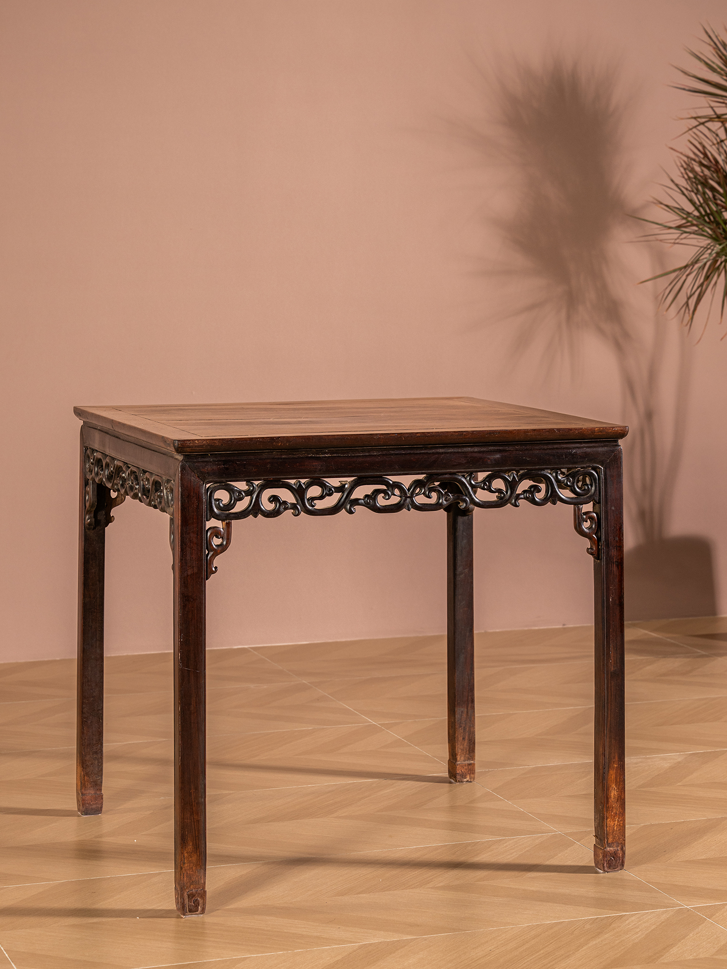 清中期	红木束腰马蹄腿卷草纹方桌