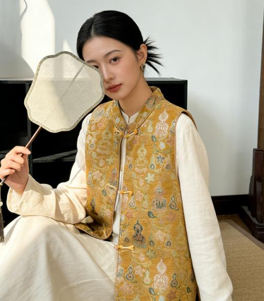 【79.9特惠】新中式夹棉马甲 ， 高级感十足的吉祥花纹，让人一眼沦陷的东方高级感。【G】【3-7天发货】 商品图1