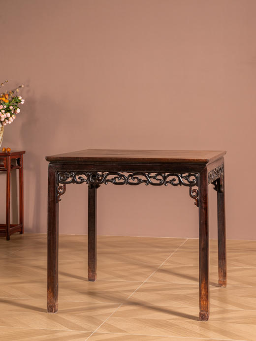 清中期	红木束腰马蹄腿卷草纹方桌 商品图1