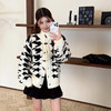 【时髦这件事要上高度】韩国小众潮牌毛衣！2026新款open yy千鸟格针织开衫牛角扣圆领毛衣加厚羊毛外套！ 商品缩略图1