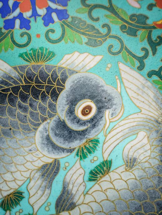 【已售】独角鹿西洋古董20世纪初法国出品东方主义风格祥云纹木雕镶嵌双鱼戏水主题掐丝珐琅面圆凳 商品图7