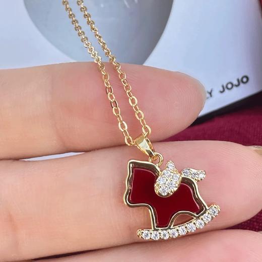 【下单赠幸运红绳1条】“王府井百货在售” 美国品牌 NATURALLY JOJO 摇摇来財小马项链/耳环2件套 925银针 时尚百搭 精致可爱 商品图6