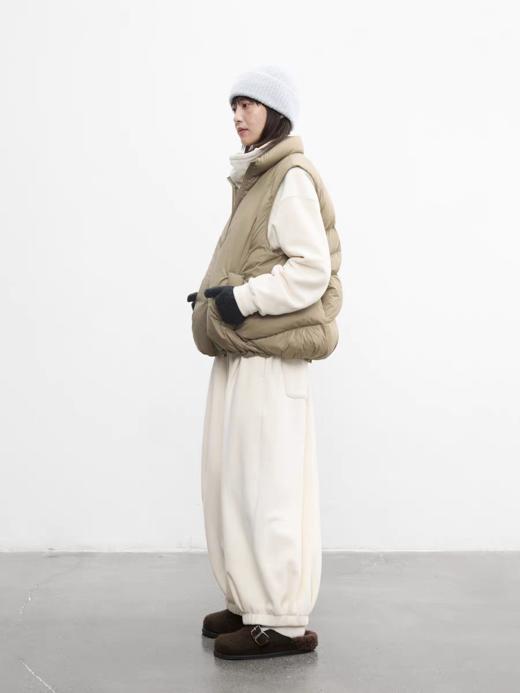 步履不停/5D26028C/90白鸭轻盈云感好打理无袖结构羽绒马甲 商品图2