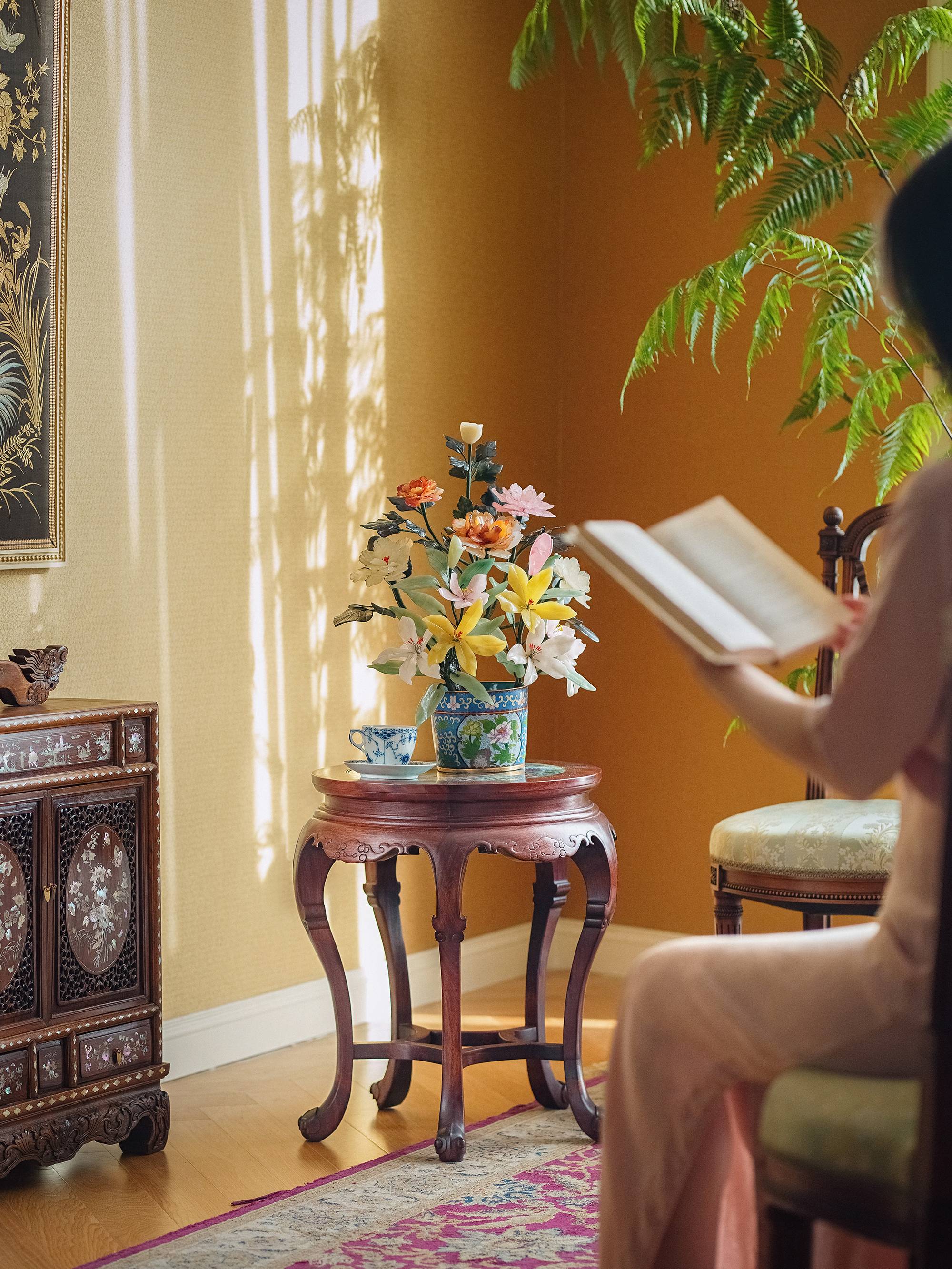 【已售】独角鹿西洋古董20世纪初法国出品东方主义风格祥云纹木雕镶嵌双鱼戏水主题掐丝珐琅面圆凳