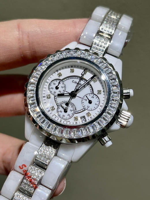 满钻🌟CHANEL·香奈儿J12·【六针瑞士纯进口机芯石英】33mm➕纯净T方石➕表带镶钻款‼️奢华代表 超闪水钻 手工镶嵌工艺，正品原版开模，打磨精良 做工精细，乃精品中的精品❕❕❕ 商品图3