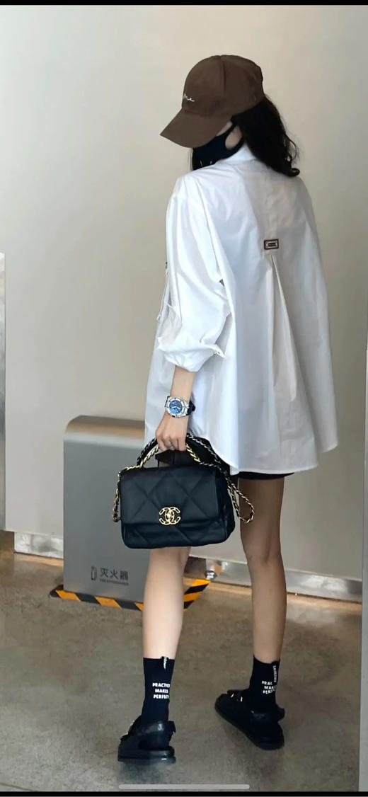 Chanel 19bag 小号 黑金 山羊皮 斜挎包 商品图3