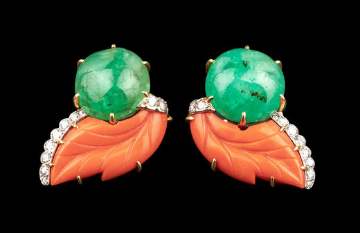 独角鹿西洋古董20世纪法国顶级珠宝品牌卡地亚出品叶片造型18K黄金铂金镶嵌珊瑚钻石及祖母绿耳夹一对 商品图1