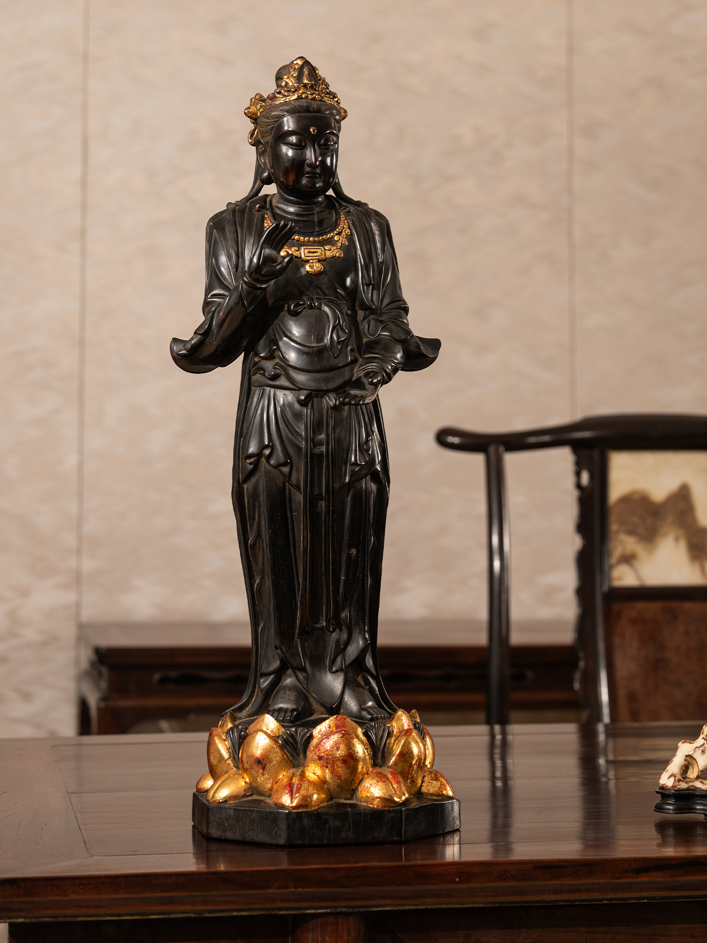 清	紫檀金漆观音像