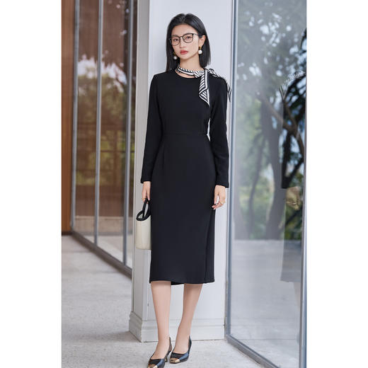 米思阳2025冬季 内里亲肤一体绒 小黑裙通勤优雅气质修身显瘦连衣裙女4957/5159 商品图7