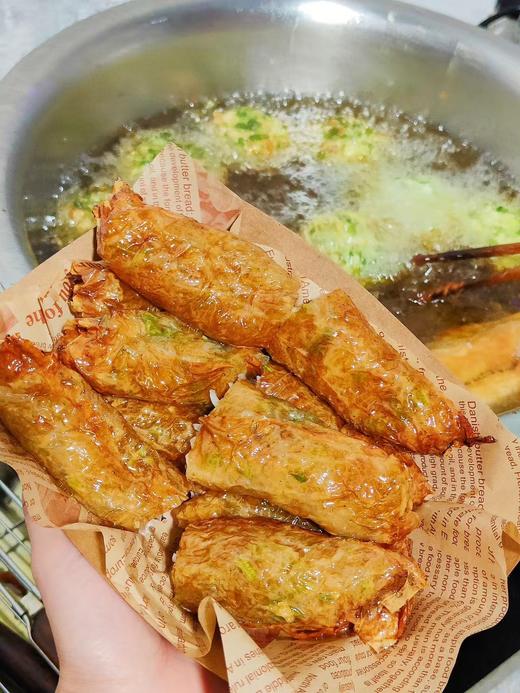 xm❥最新日期+整只虾仁-招牌五香虾仁卷 · 酥香外皮裹满弹嫩虾仁，一口咬下满嘴鲜香！ 商品图3