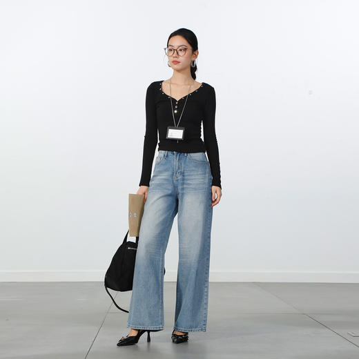 极简V领铆钉磨毛T恤-纪念日百货门店同款168895881 商品图3