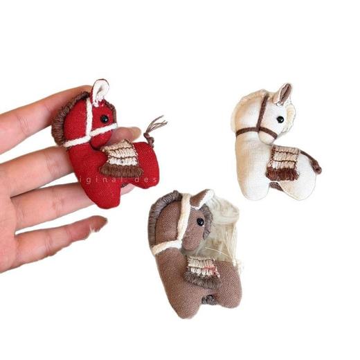 马上有钱！可爱布艺本命年小马胸针女2025秋冬款围巾装饰胸前配饰 商品图4