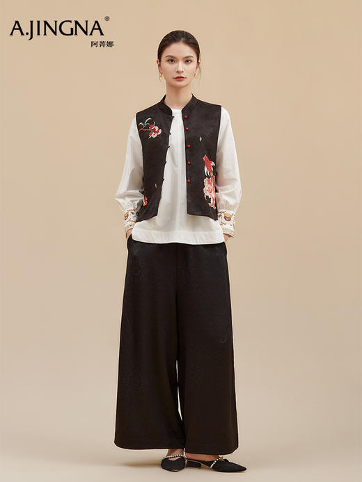 【新中式苏绣】阿菁娜冬季新款新中式苏绣金鱼纹刺绣马甲立领剪裁配玛瑙扣收藏级领奢华马甲F30D203029 商品图4