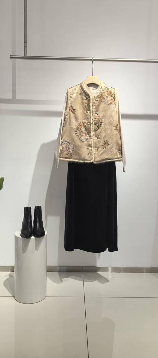 580093水貂边夹棉马甲 商品图4