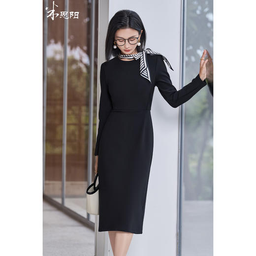 米思阳2025冬季 内里亲肤一体绒 小黑裙通勤优雅气质修身显瘦连衣裙女4957/5159 商品图6