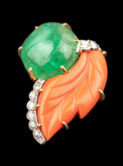 独角鹿西洋古董20世纪法国顶级珠宝品牌卡地亚出品叶片造型18K黄金铂金镶嵌珊瑚钻石及祖母绿耳夹一对 商品图4