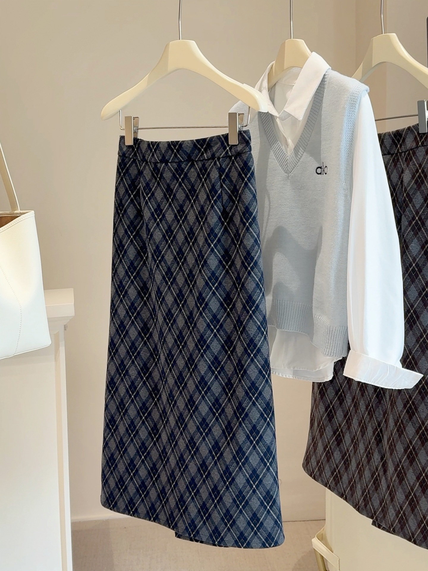 毛呢格子半身裙