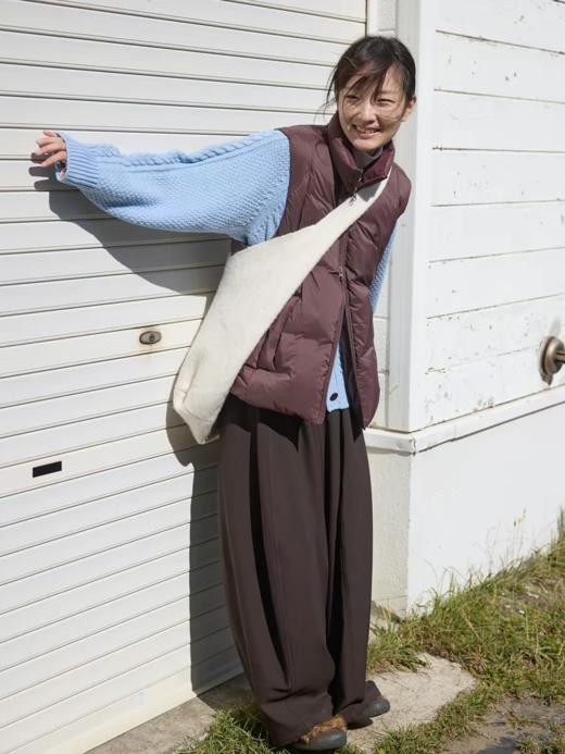 步履不停/5D26028C/90白鸭轻盈云感好打理无袖结构羽绒马甲 商品图3