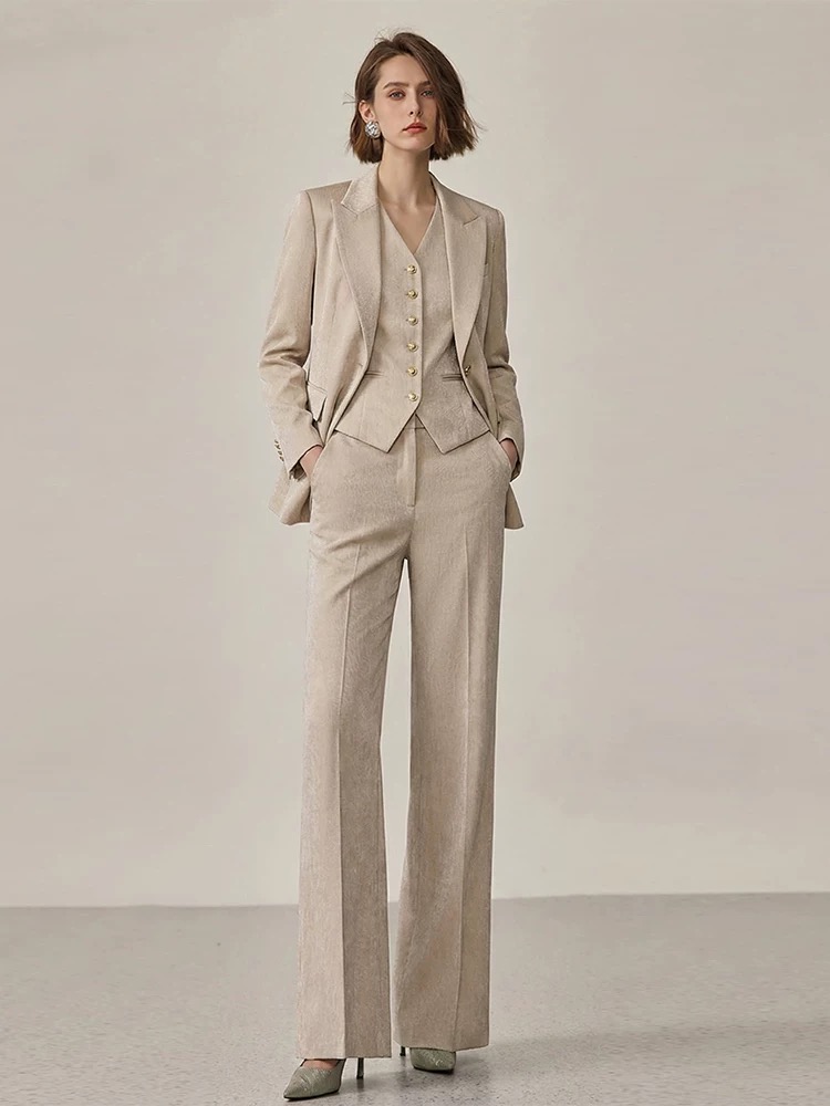 IWY/轻奢金丝肌理感槟色西装套装女新款播音主持人正装马甲三件套职业装正式场合WCVP339