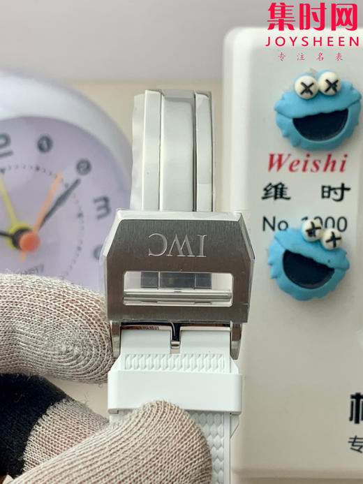 APS万国飞行员计时系列IW389105 “太浩湖特别版”陶瓷壳 白陶瓷 男士腕表 搭载APS定制Cal.69385一体全自动机械机芯 蓝宝石水晶镜面 表径44.5mm 商品图4