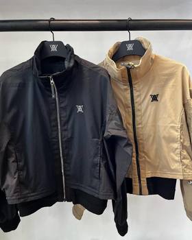 An家新款女士防风外套来啦！渠道高品质❗️防风外套高端产品！整衣舒展又大气，既保有经典元素，又融入了独特设计！不动声色地减龄于无形！