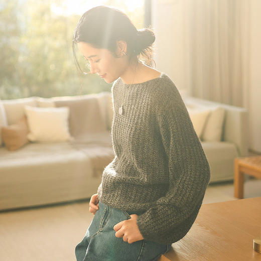 绽放021朵/山羊绒桑蚕丝肌理感一字领宽松套头毛衣慵懒感针织衫女 商品图1